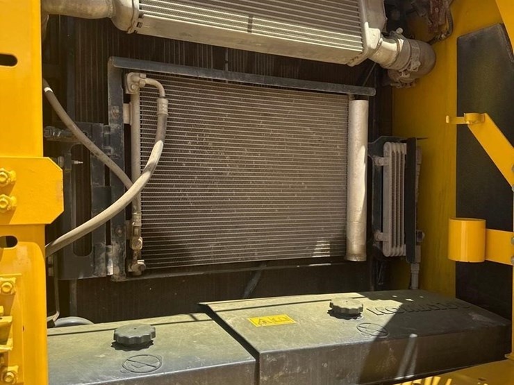 2021-komatsu-pc210-lc-11-image-20