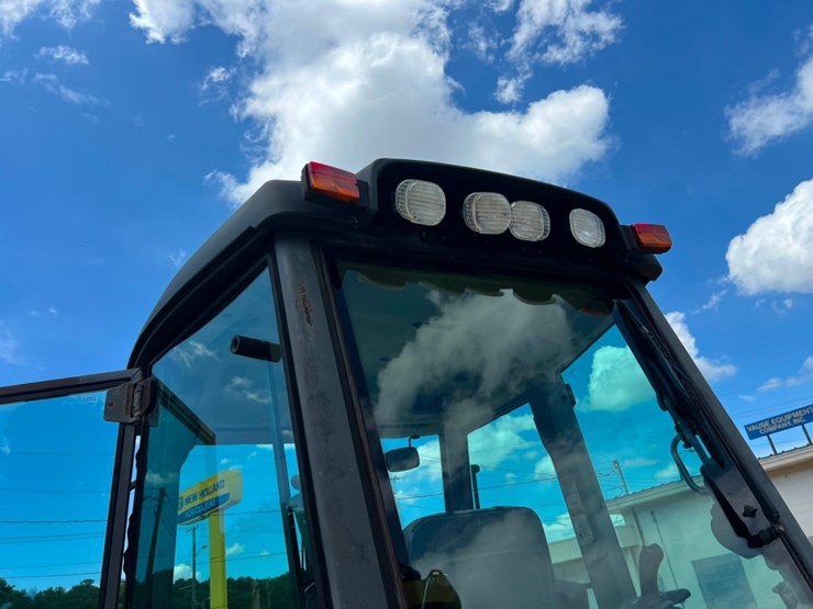 2011-new-holland-b95b-image-23