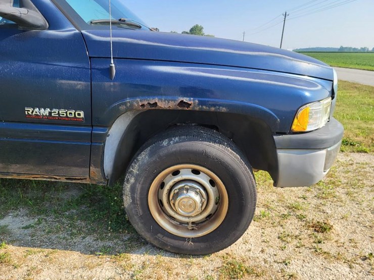2002-dodge-2500-image-36