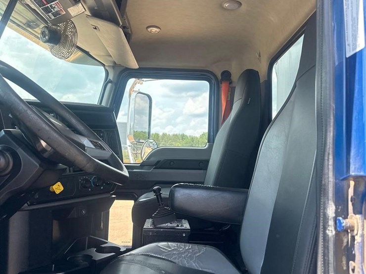 2021-mack-granite-64fr-image-24