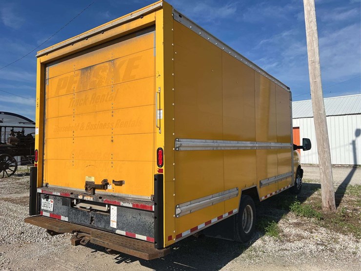 2018-gmc-savana-box-truck-image-5