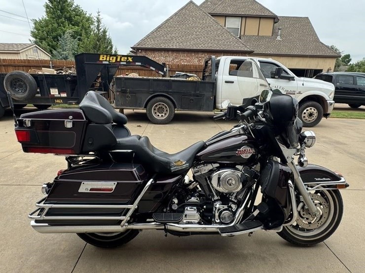 2005-harley-davidson-ultra-classic-motorcycle-image-11