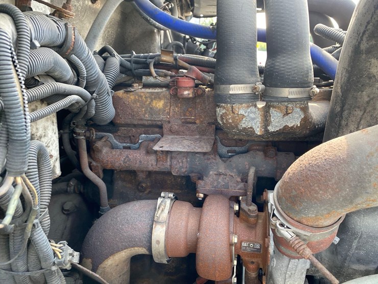 1998-freightliner-fl70-image-33