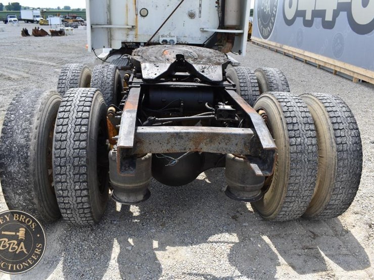 1999-freightliner-fld112-image-40