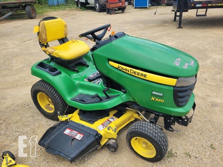 john-deere-x320-image-4