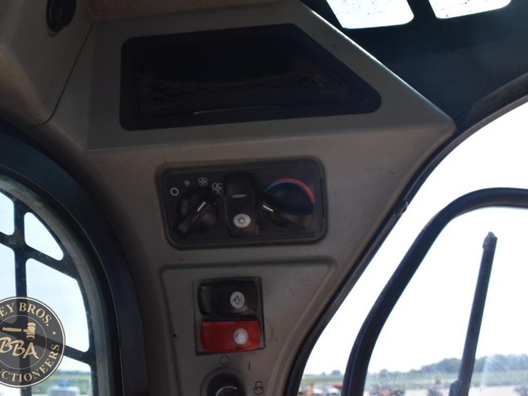 2018-caterpillar-262d-image-61