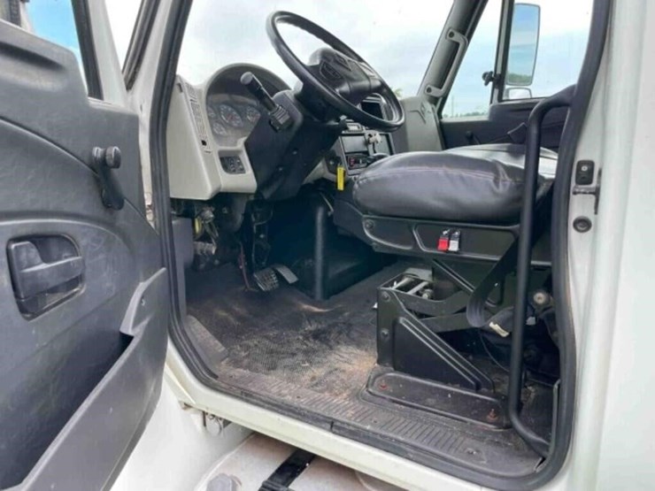 2014-international-durastar-4300-image-8