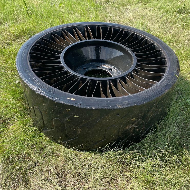 1-Michelin Airless Skidloader Tire