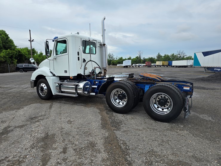 2018-freightliner-columbia-120-image-10