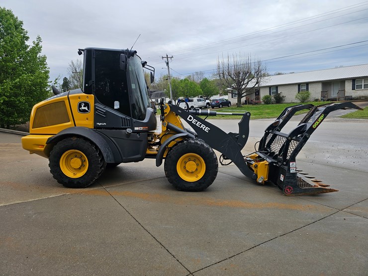 #17574-•-2024-deere-324-wheel-loader-image-13