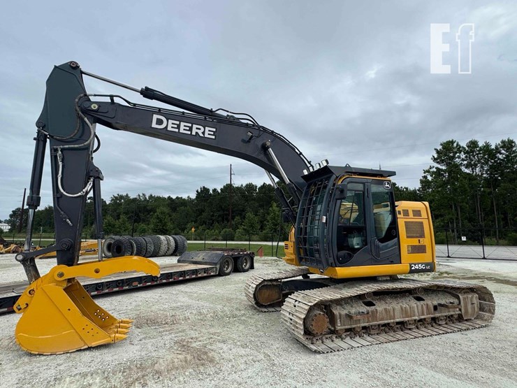2021-deere-245g-lc-image-15