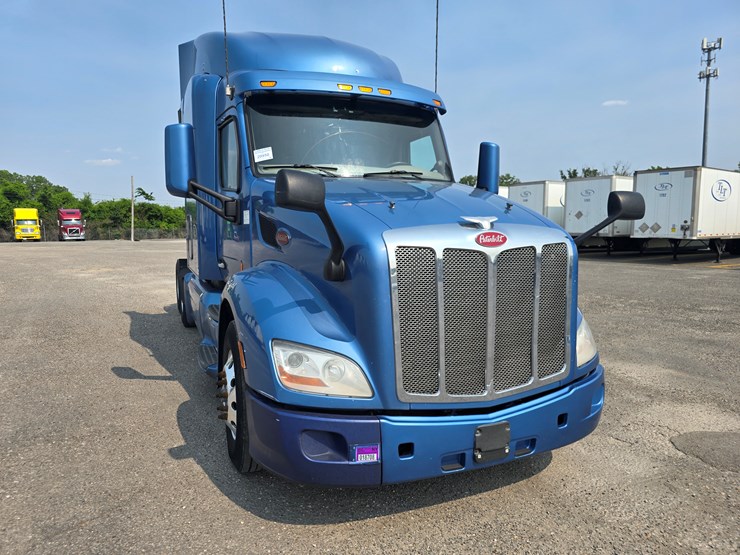 2019-peterbilt-579-image-42