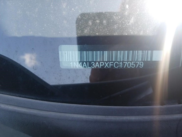 2015-nissan-altima-runs/moves-2.5-image-5
