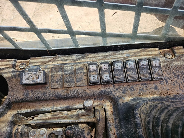 takeuchi-tl10v2-image-38