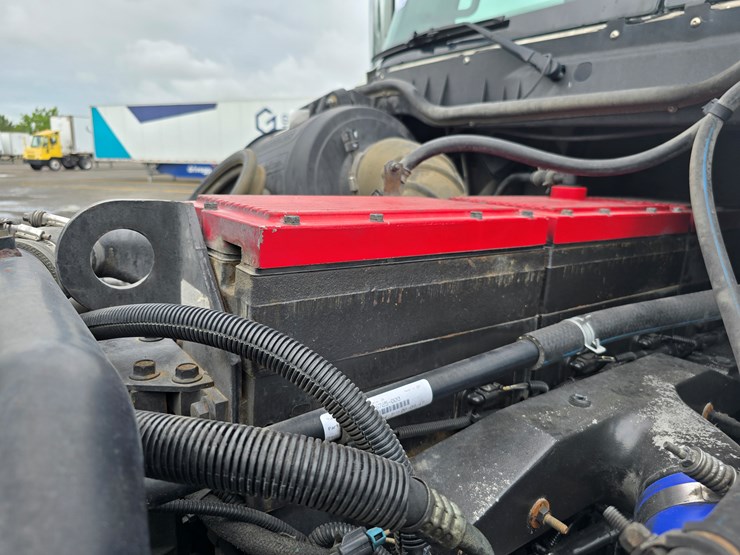2018-freightliner-columbia-120-image-42