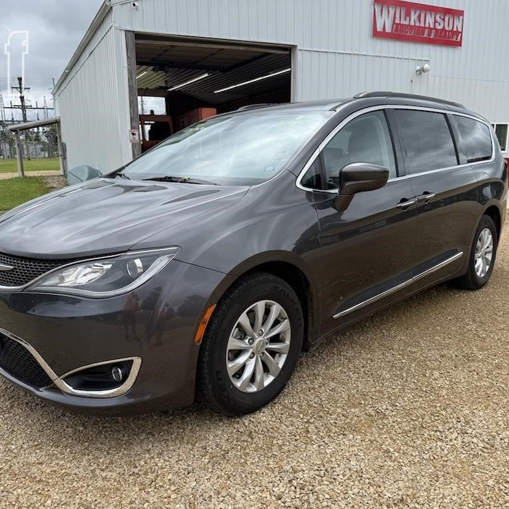 2017 CHRYSLER PACIFICA