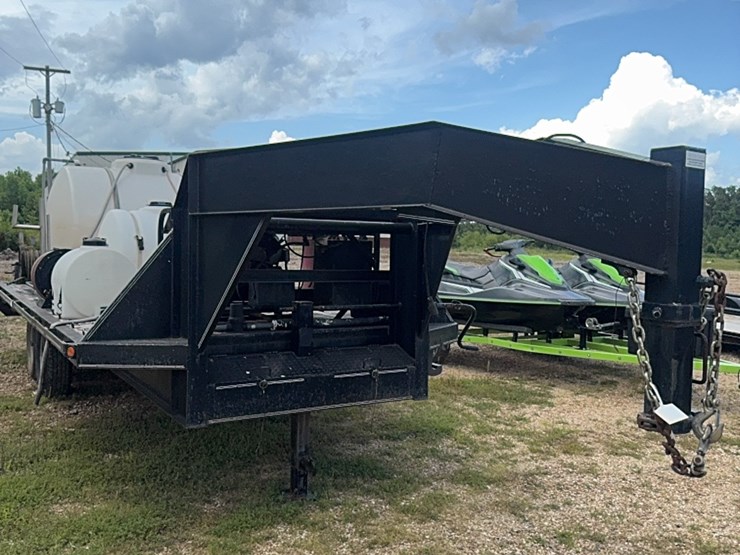 20-foot-gooseneck-with-pressure-wash-equipment-image-3