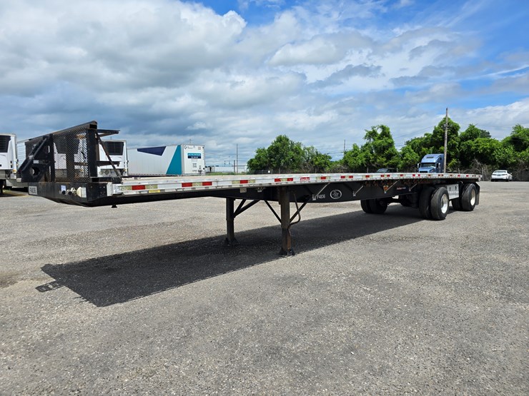 2015-great-dane-48'-x-102"-image-3