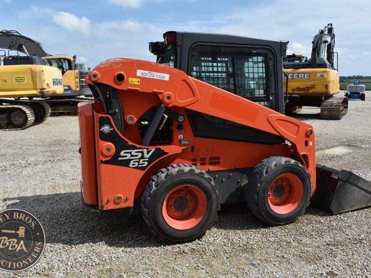 2020-kubota-ssv65-image-15