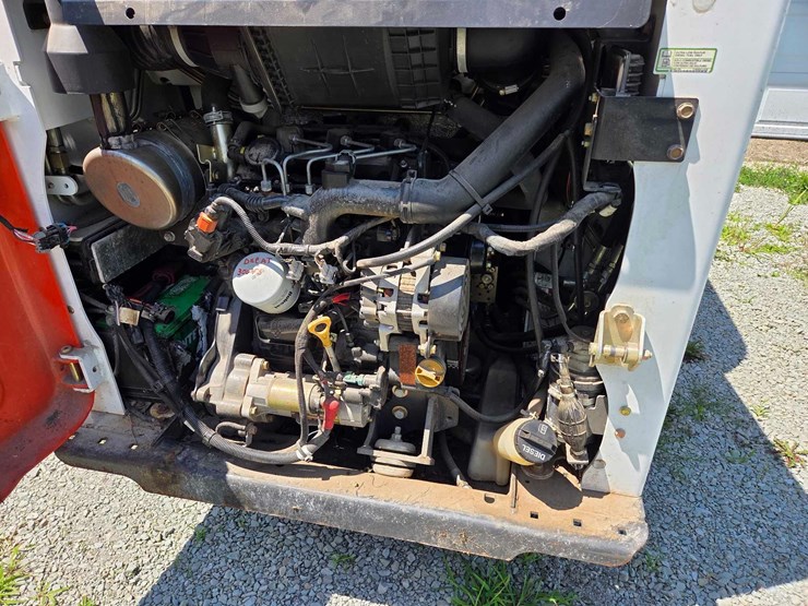 2015-bobcat-s450-skid-steer-image-9