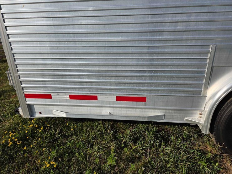 2017-8'x24'-eby-aluminum-livestock-trailer-image-16