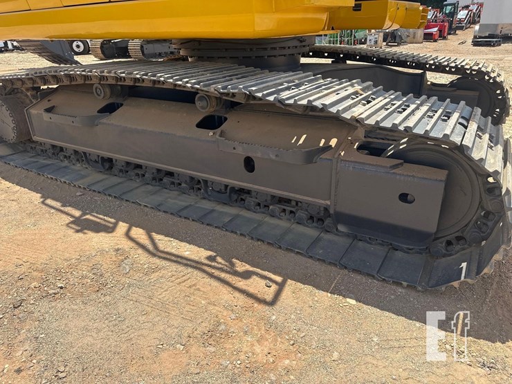 2021-komatsu-pc210-lc-11-image-16