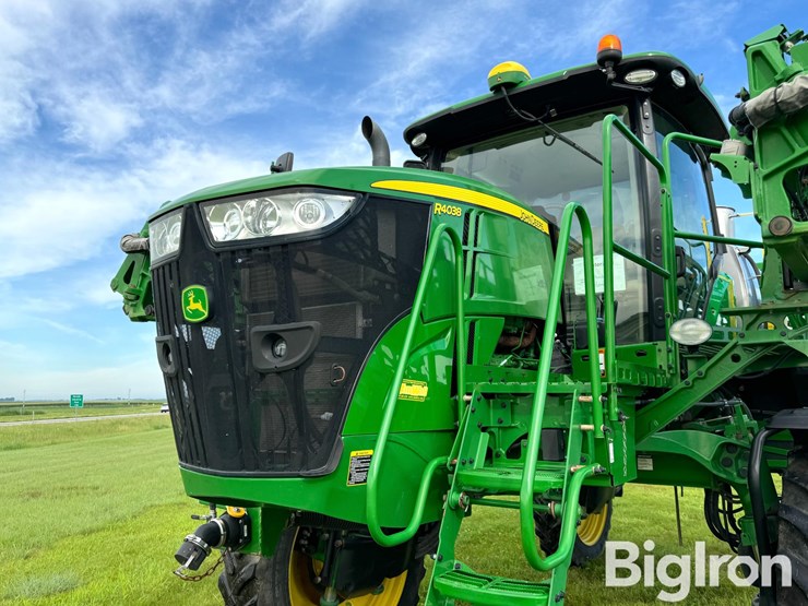 2020-john-deere-r4038-image-9
