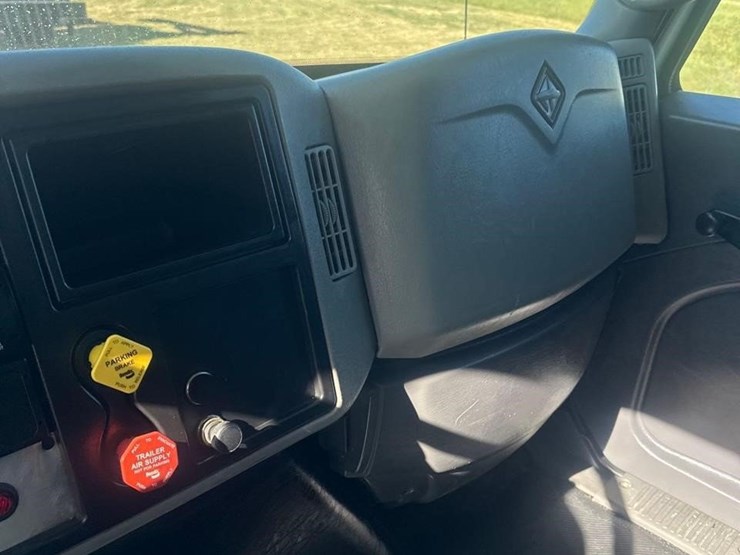 2019-international-durastar-4300-image-29