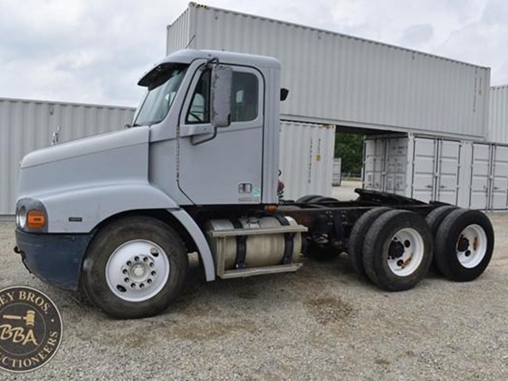 2002-freightliner-century-112-image-1