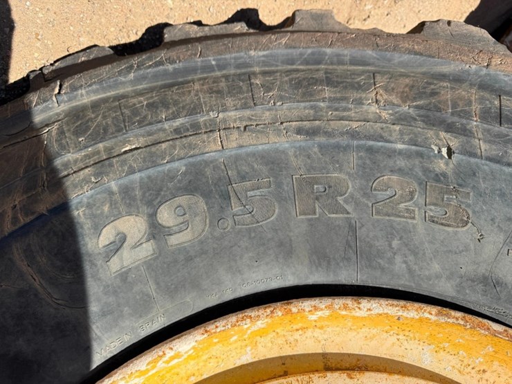 2013-deere-824k-image-41