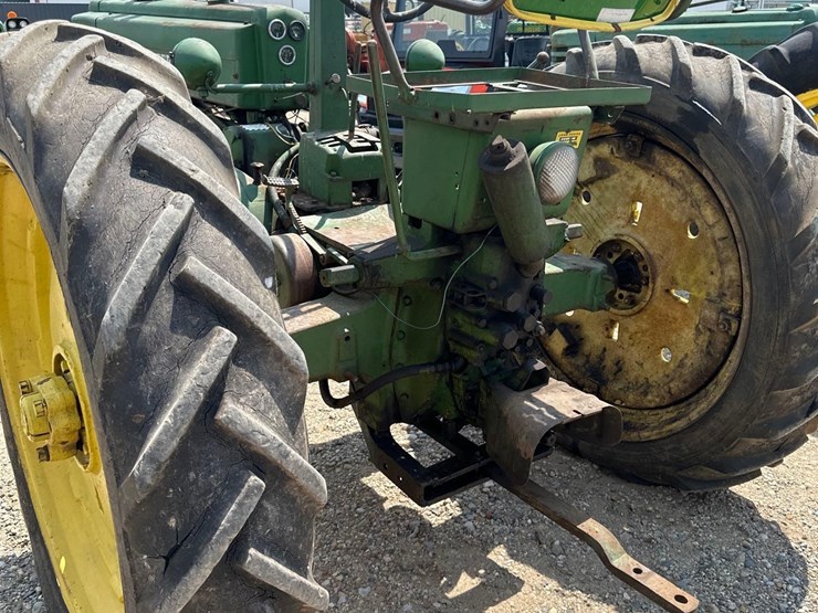 john-deere-b-image-8