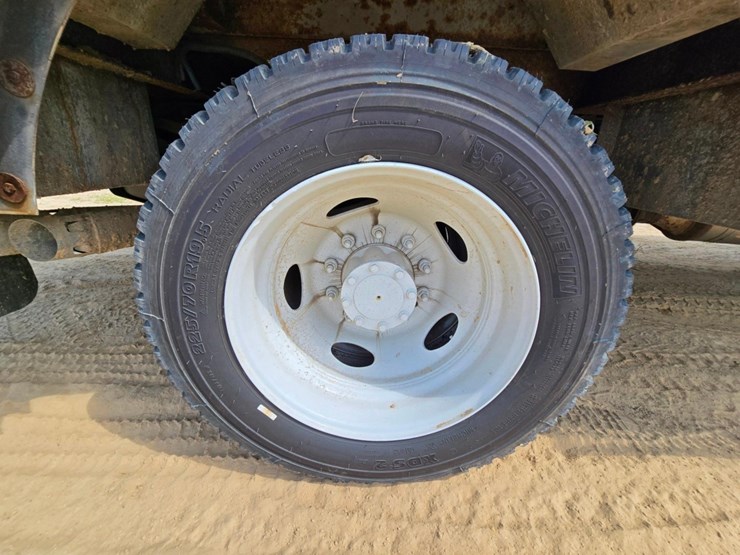 2014-ford-f550-image-35