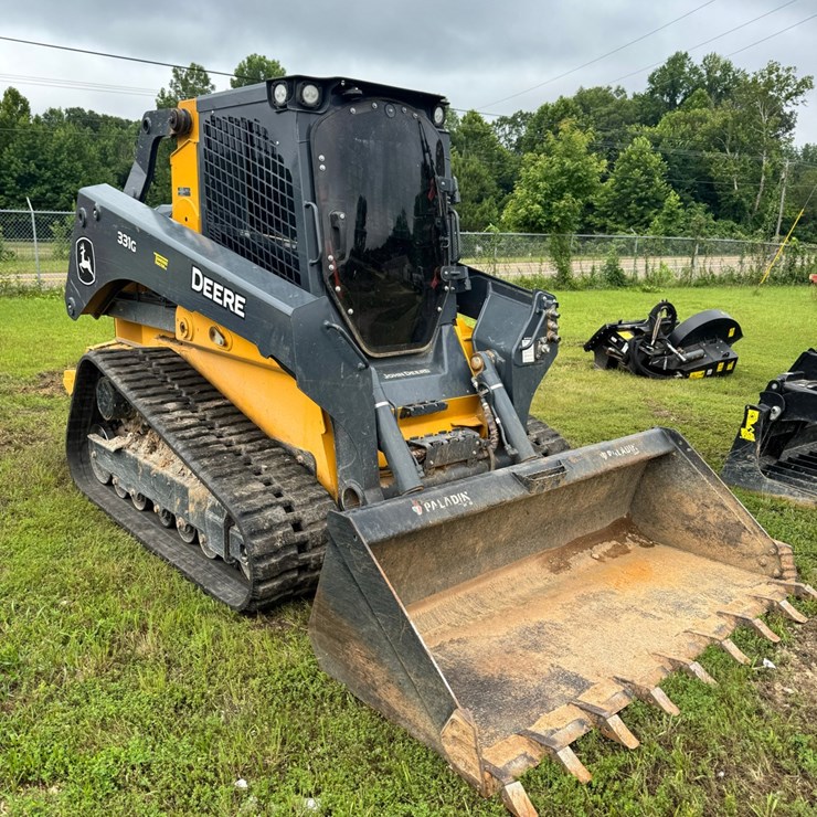 2023 DEERE 331G
