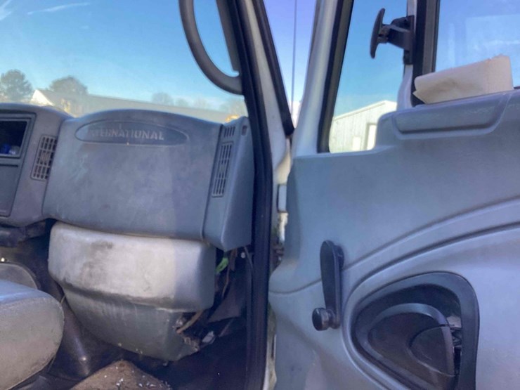 2003-international-durastar-4300-image-17