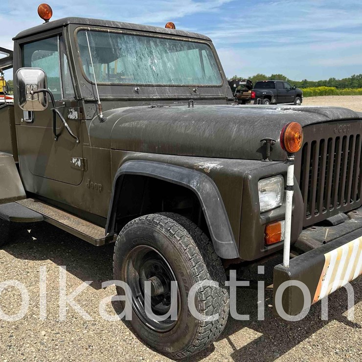 10701 - (1985) JEEP FLIGHTLINE DIESEL TOW-TRUCK 4x2 (VIN# 3V0A24XXEM000532)