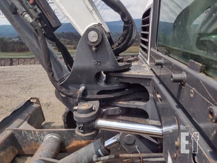 2013-bobcat-e63-image-26