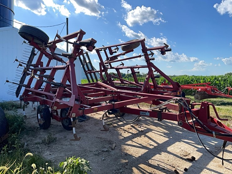 cih-4800-field-cultivator-image-2