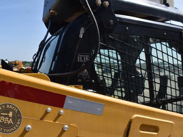 2018-caterpillar-262d-image-52