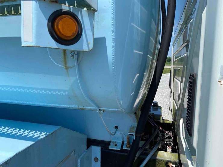 fuel-truck-bed---2,100-gals-image-4