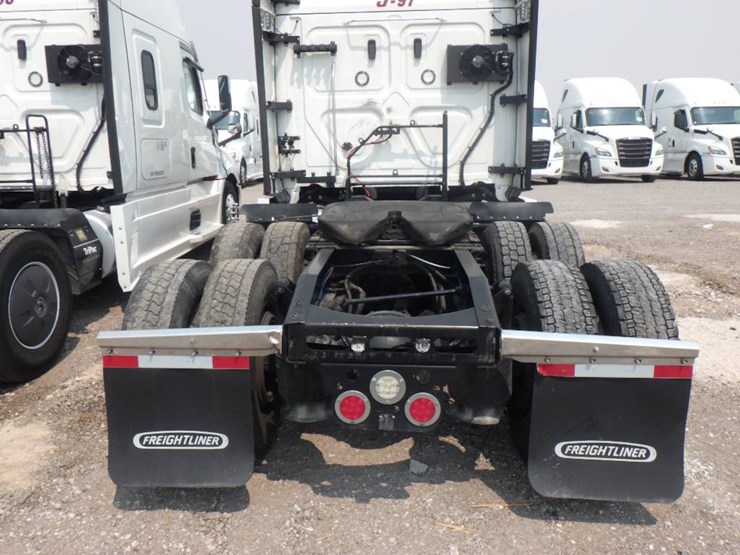 2023-freightliner-cascadia-126-image-6
