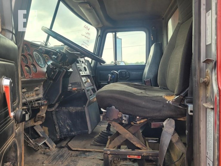 1999-mack-cl713-image-23