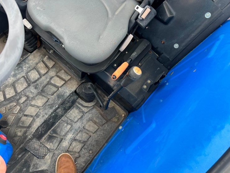 2019-new-holland-workmaster-95-image-13