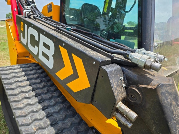 2022-jcb-3ts-8t-image-23