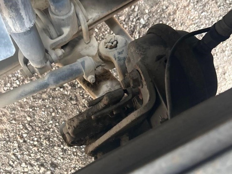 2016-volvo-vnl64t630-image-32