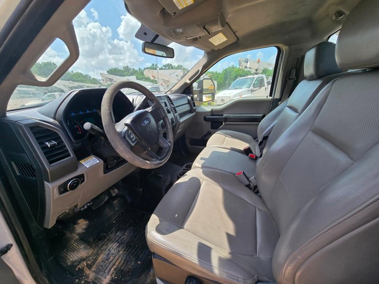 2017-ford-f550-image-28