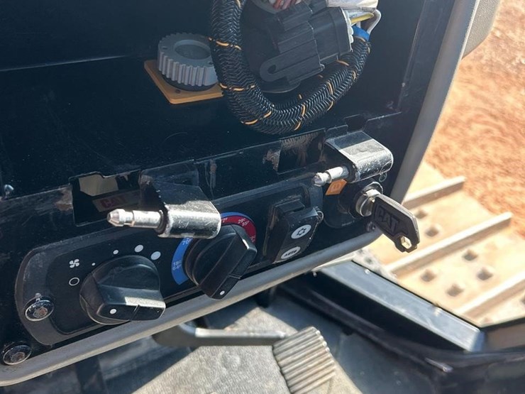 2018-caterpillar-d6n-xl-image-48