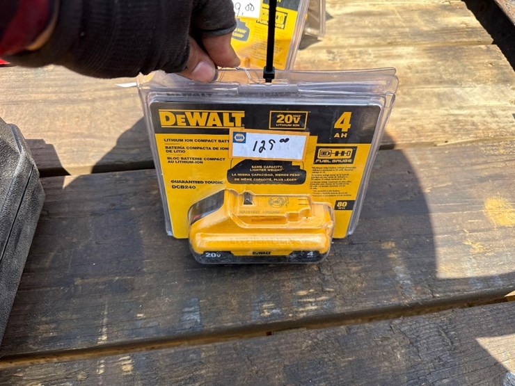 2139---dewalt-20-volt-battery-image-2
