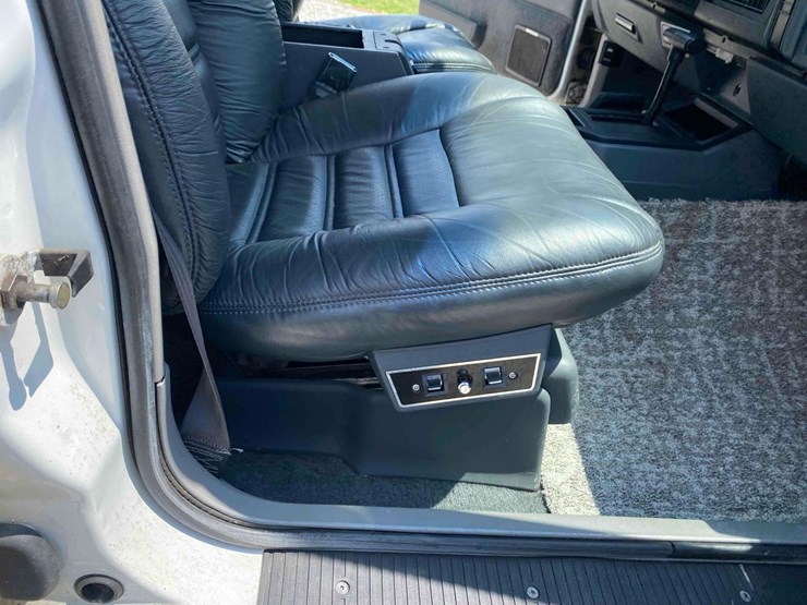 1992-jeep-cherokee limited--low-miles-image-27