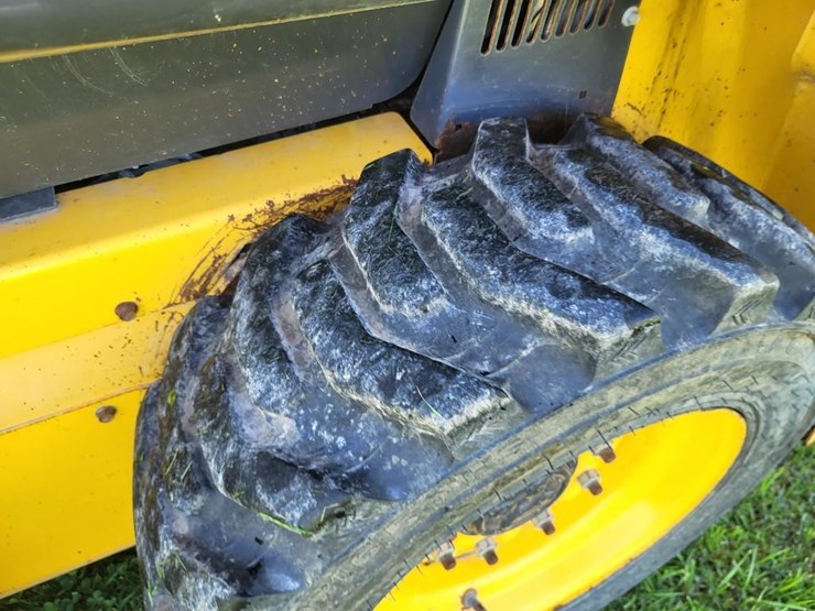 2014-new-holland-l216-image-27