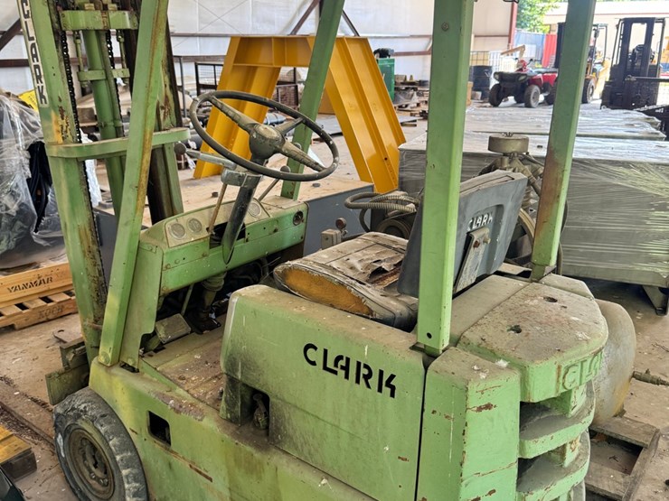 clark-fork-lift-image-1